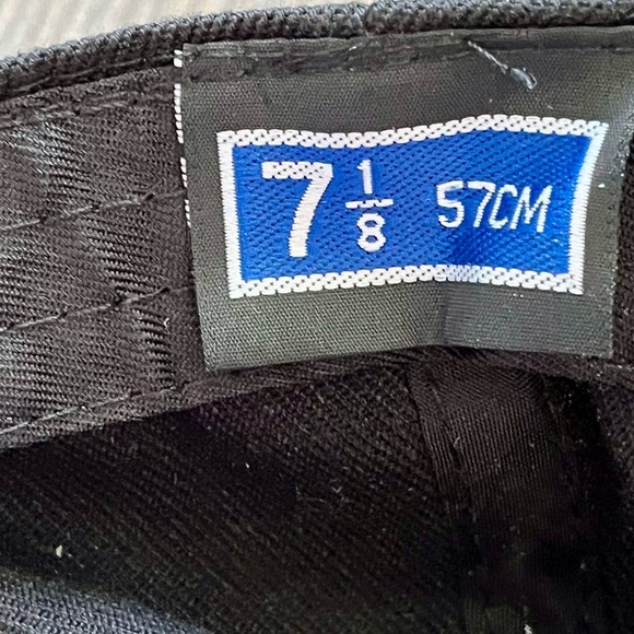 Black and Red Italia Cap - Picture 8 of 9